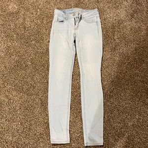 Light wash American eagle skinny jeans